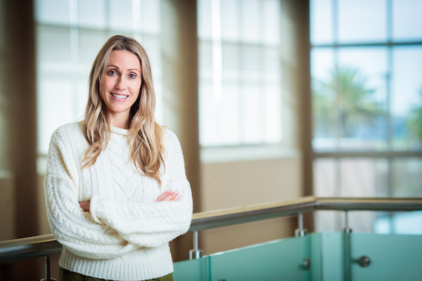 headshot of oncology nutrition dietitian Kathryn Holly Mott